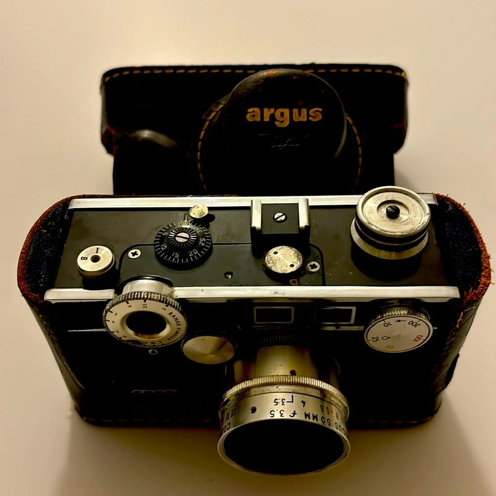 Vintage Argus 35mm Camera & Leather Case(Pre-Owned)Untested-case Fair Condition